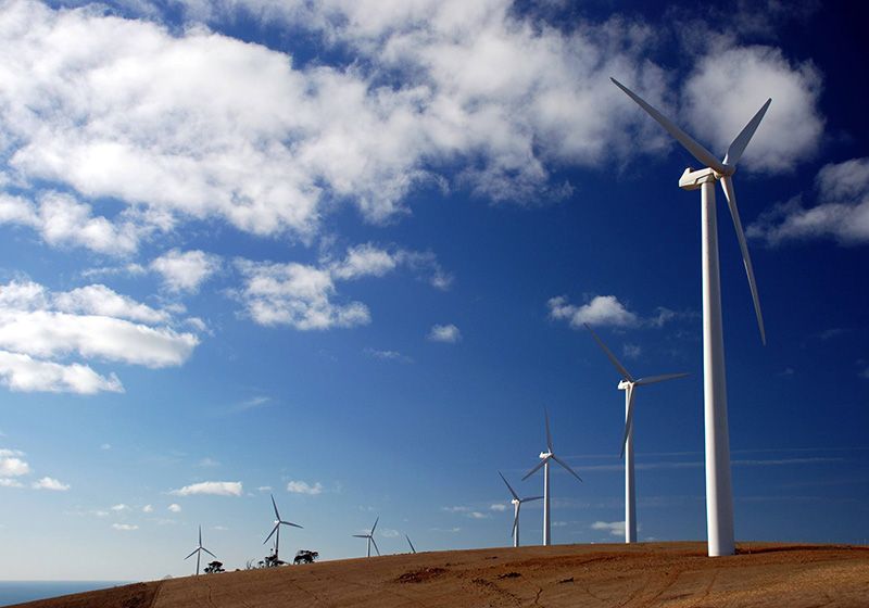 如何根據電力需求評估風力發電機的成本？